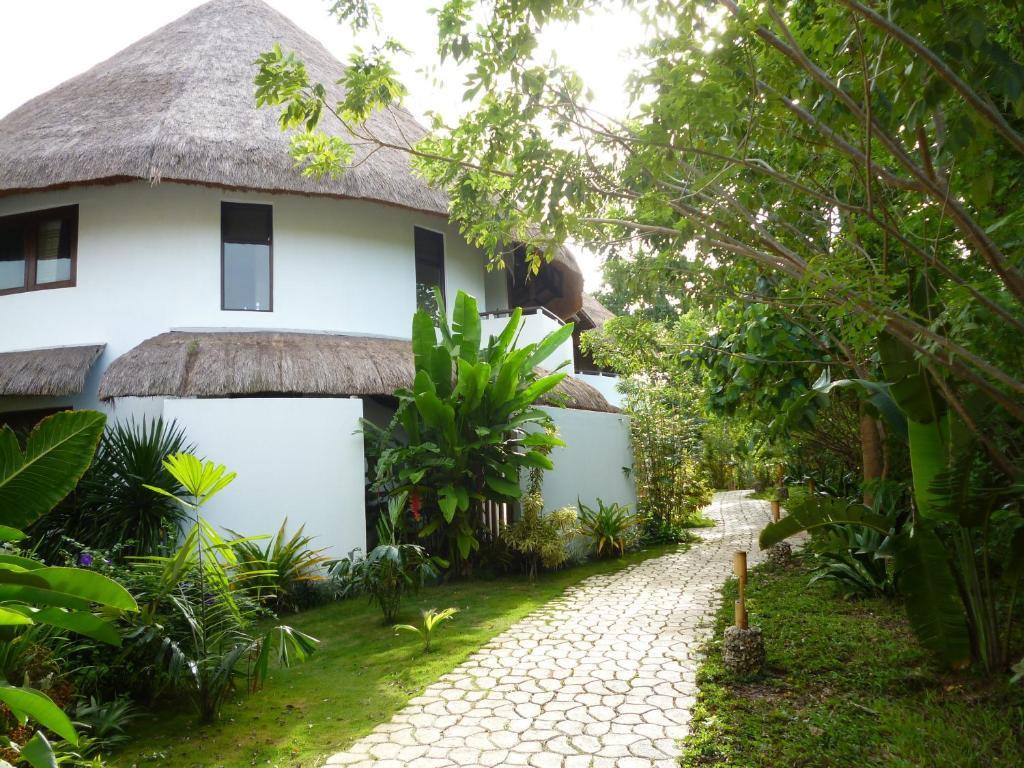 Amun Ini Beach Resort & Spa Anda  Exterior photo